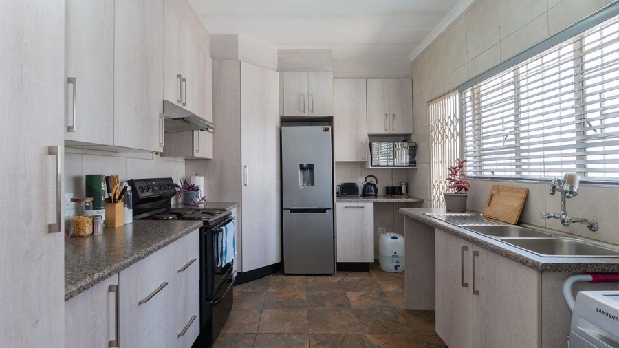 3 Bedroom Property for Sale in Edleen Gauteng