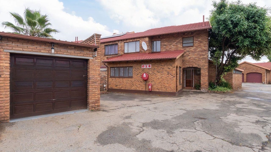 4 Bedroom Property for Sale in Birchleigh Gauteng