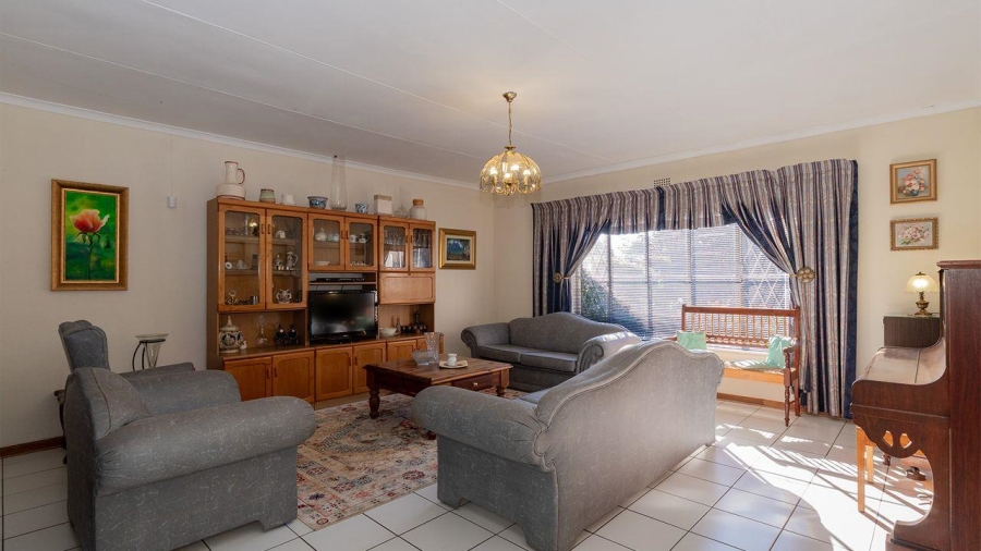 5 Bedroom Property for Sale in Van Riebeeck Park Gauteng