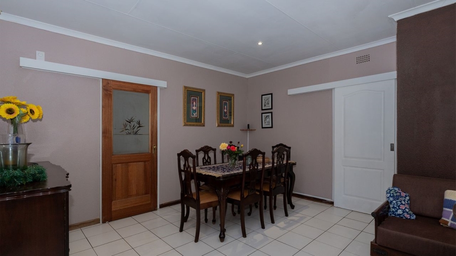 5 Bedroom Property for Sale in Van Riebeeck Park Gauteng