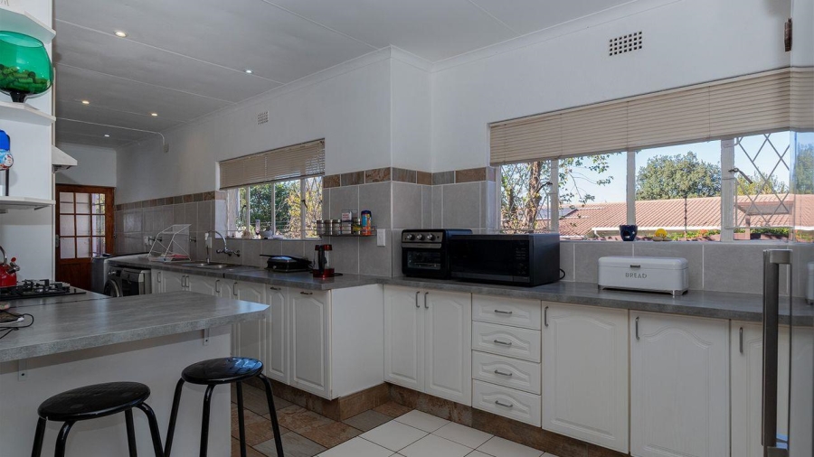 5 Bedroom Property for Sale in Van Riebeeck Park Gauteng