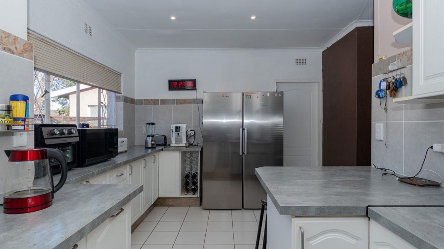 5 Bedroom Property for Sale in Van Riebeeck Park Gauteng