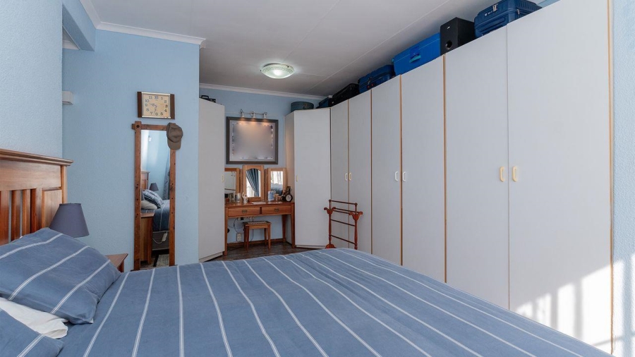 5 Bedroom Property for Sale in Van Riebeeck Park Gauteng
