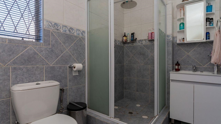 5 Bedroom Property for Sale in Van Riebeeck Park Gauteng