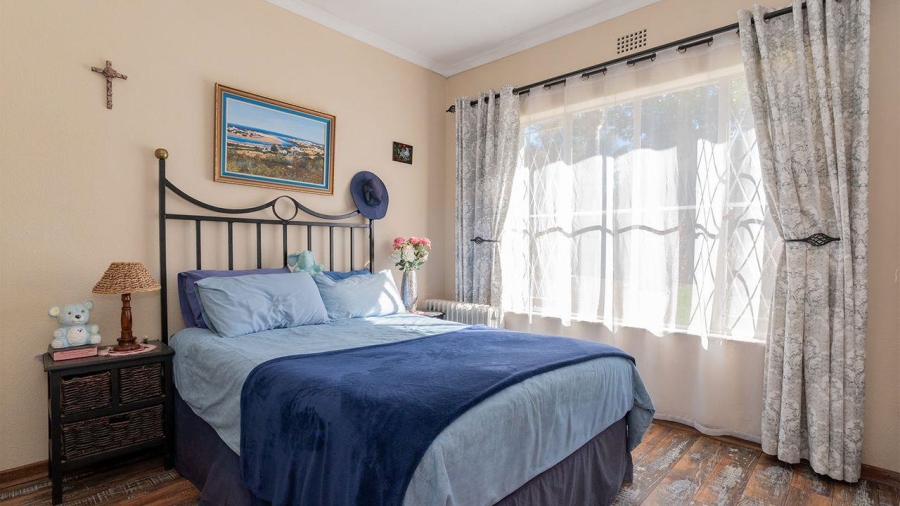 5 Bedroom Property for Sale in Van Riebeeck Park Gauteng