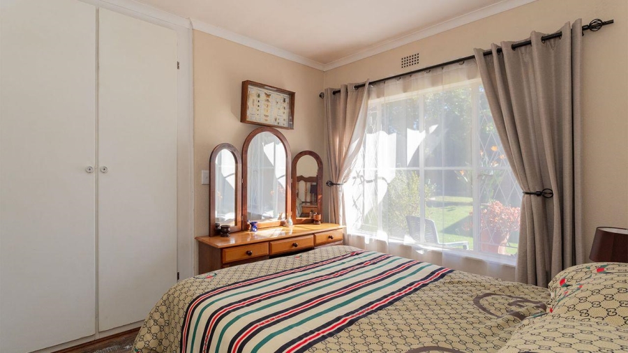 5 Bedroom Property for Sale in Van Riebeeck Park Gauteng