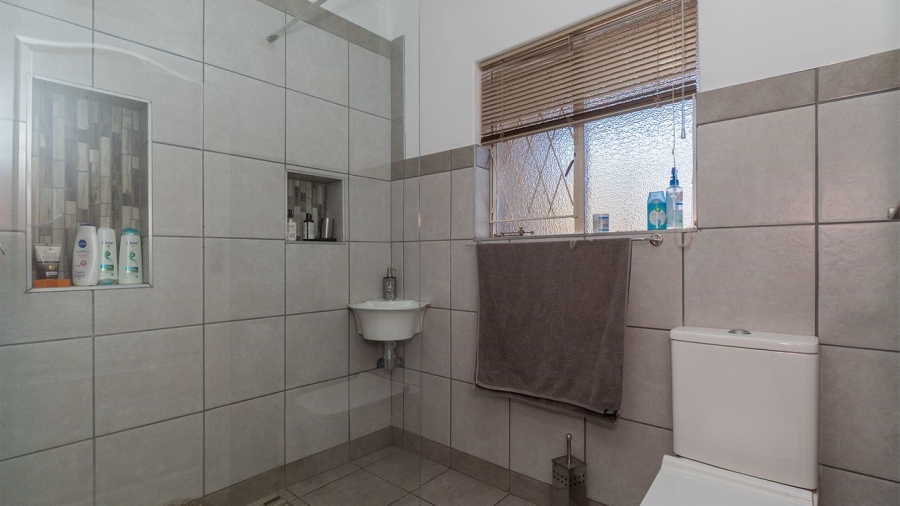 5 Bedroom Property for Sale in Van Riebeeck Park Gauteng
