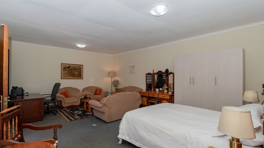 5 Bedroom Property for Sale in Van Riebeeck Park Gauteng