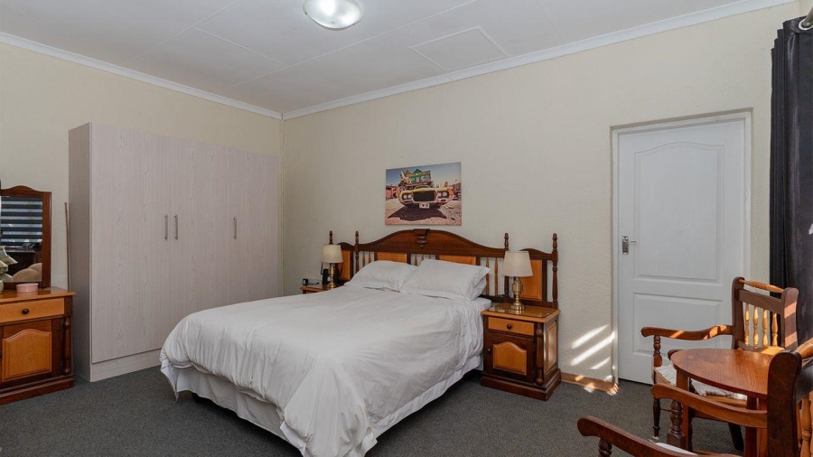 5 Bedroom Property for Sale in Van Riebeeck Park Gauteng