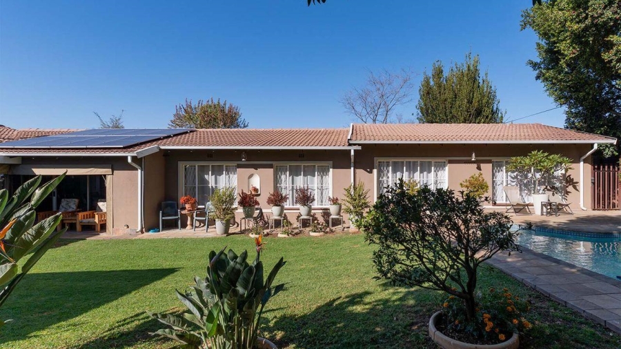 5 Bedroom Property for Sale in Van Riebeeck Park Gauteng