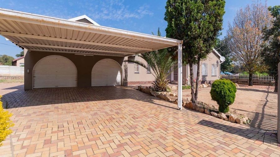 4 Bedroom Property for Sale in Birchleigh North Gauteng