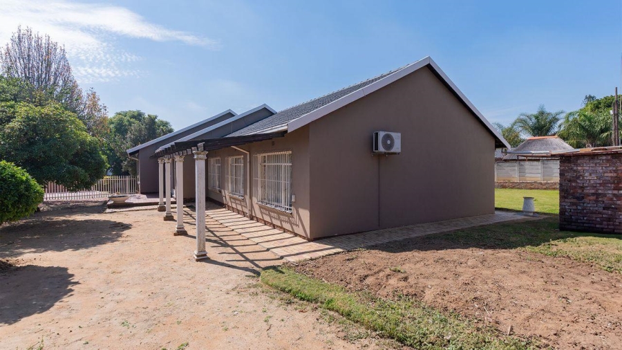 4 Bedroom Property for Sale in Birchleigh North Gauteng
