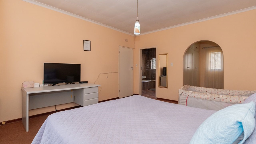 4 Bedroom Property for Sale in Birchleigh North Gauteng