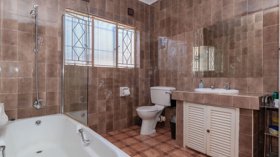 4 Bedroom Property for Sale in Birchleigh North Gauteng