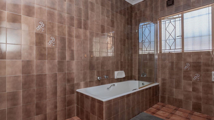 4 Bedroom Property for Sale in Birchleigh North Gauteng