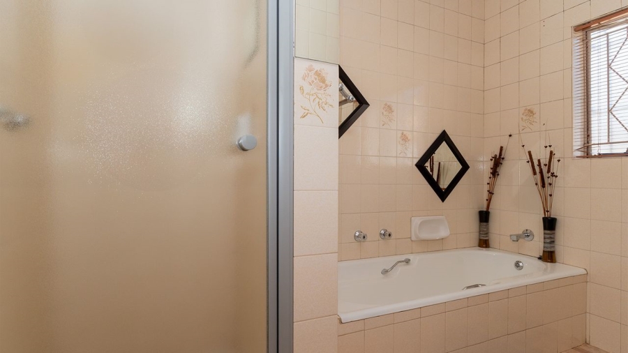 4 Bedroom Property for Sale in Birchleigh North Gauteng