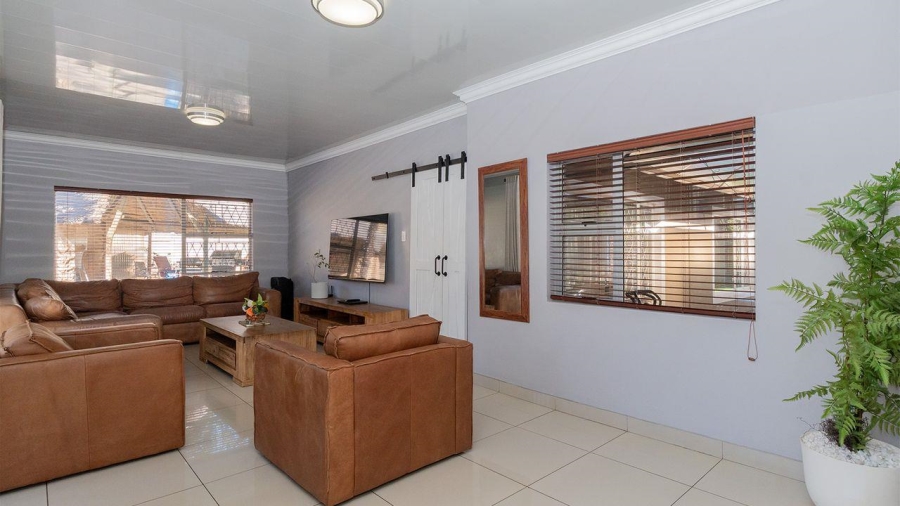 5 Bedroom Property for Sale in Glen Marais Gauteng
