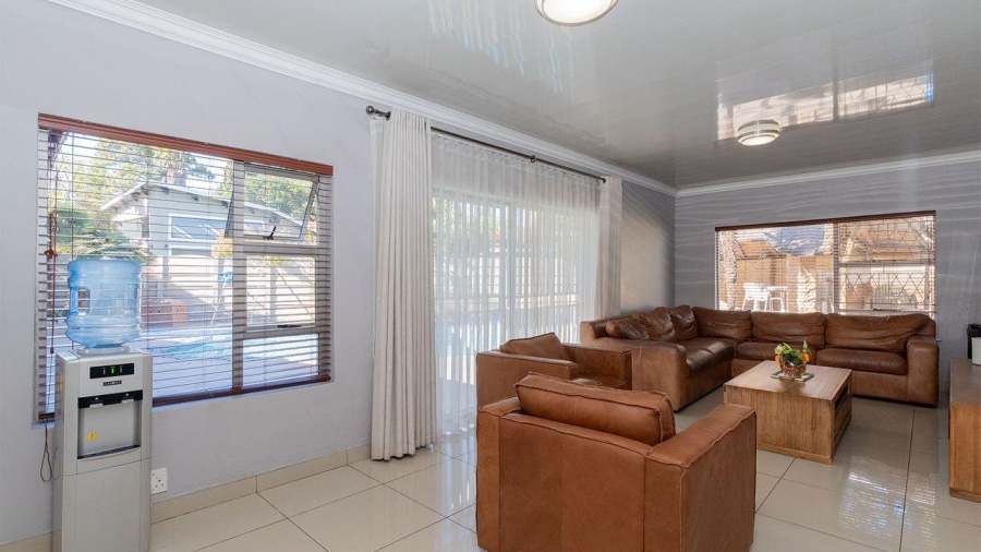 5 Bedroom Property for Sale in Glen Marais Gauteng
