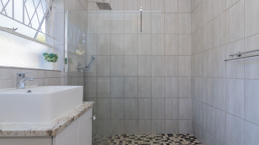 5 Bedroom Property for Sale in Glen Marais Gauteng
