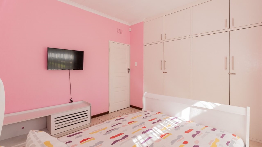 5 Bedroom Property for Sale in Glen Marais Gauteng