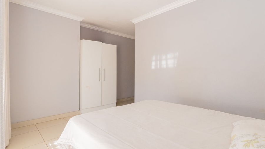 5 Bedroom Property for Sale in Glen Marais Gauteng