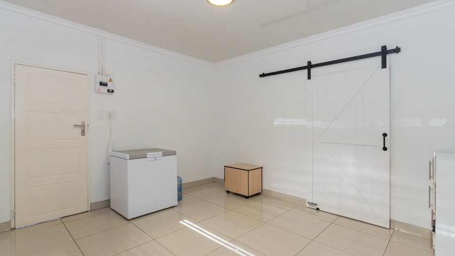 5 Bedroom Property for Sale in Glen Marais Gauteng