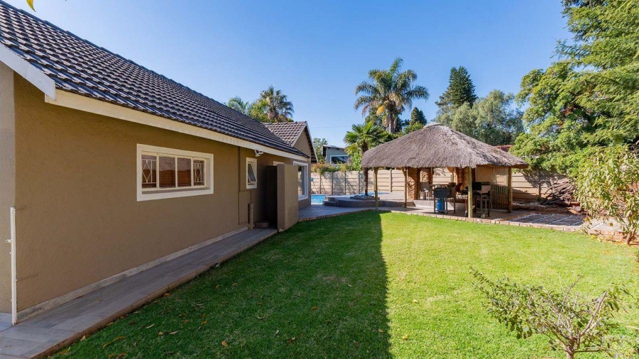5 Bedroom Property for Sale in Glen Marais Gauteng