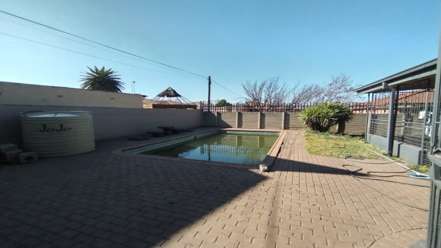 4 Bedroom Property for Sale in Vanderbijlpark CW 5 Gauteng