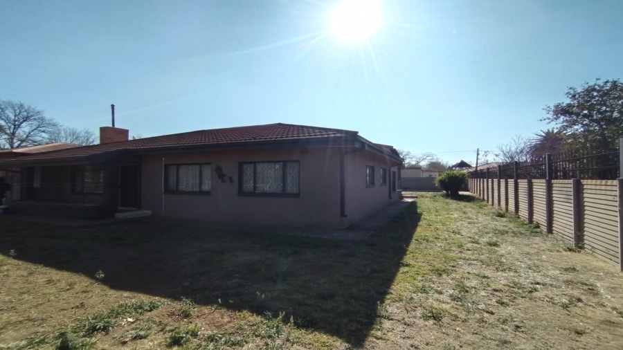 4 Bedroom Property for Sale in Vanderbijlpark CW 5 Gauteng