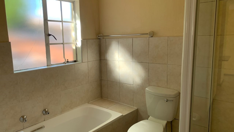 2 Bedroom Property for Sale in Wilgeheuwel Gauteng