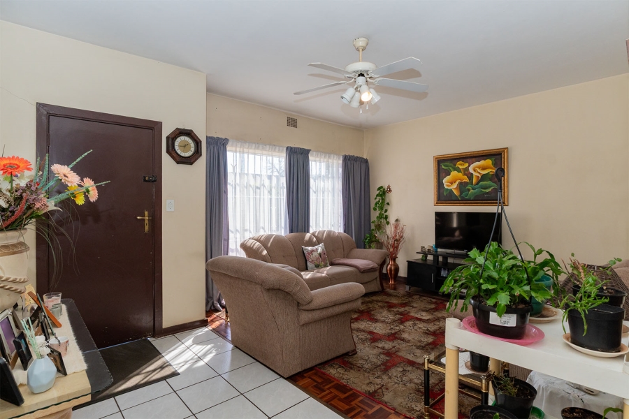 2 Bedroom Property for Sale in Rhodesfield Gauteng