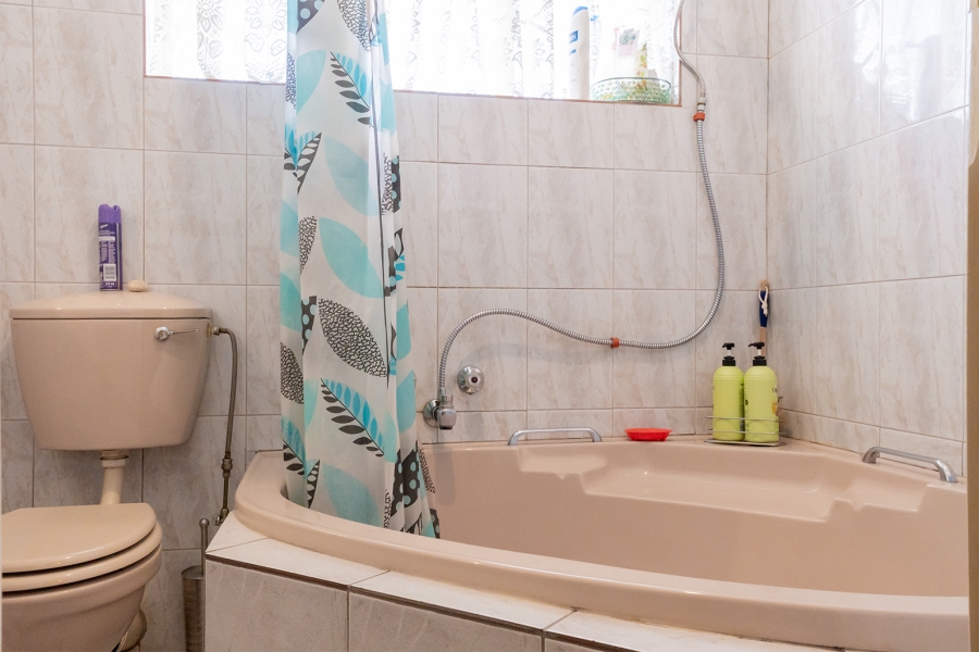 2 Bedroom Property for Sale in Rhodesfield Gauteng