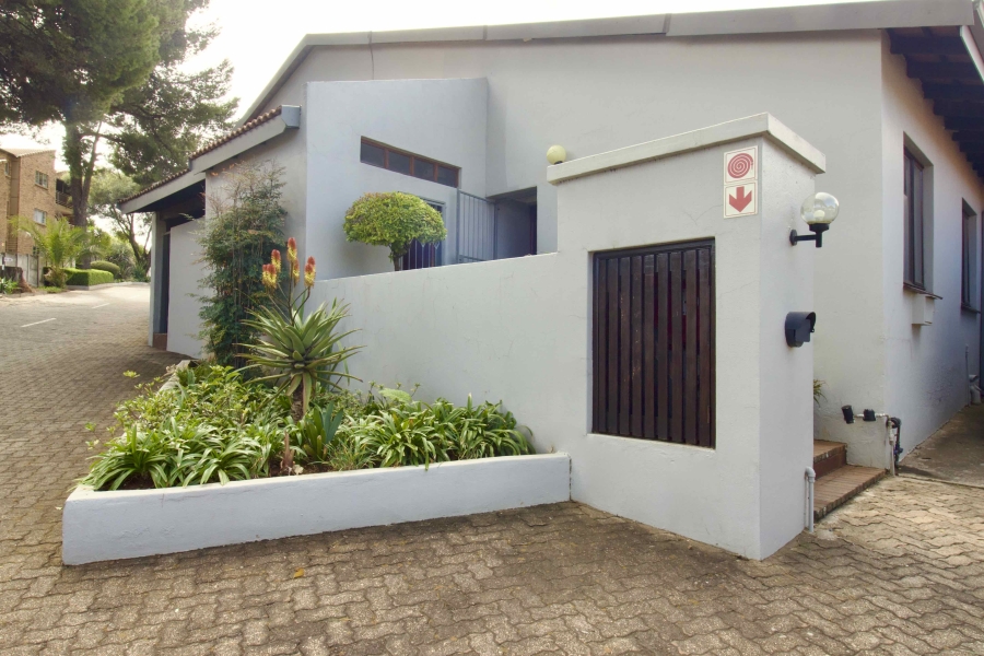 3 Bedroom Property for Sale in Die Hoewes Gauteng