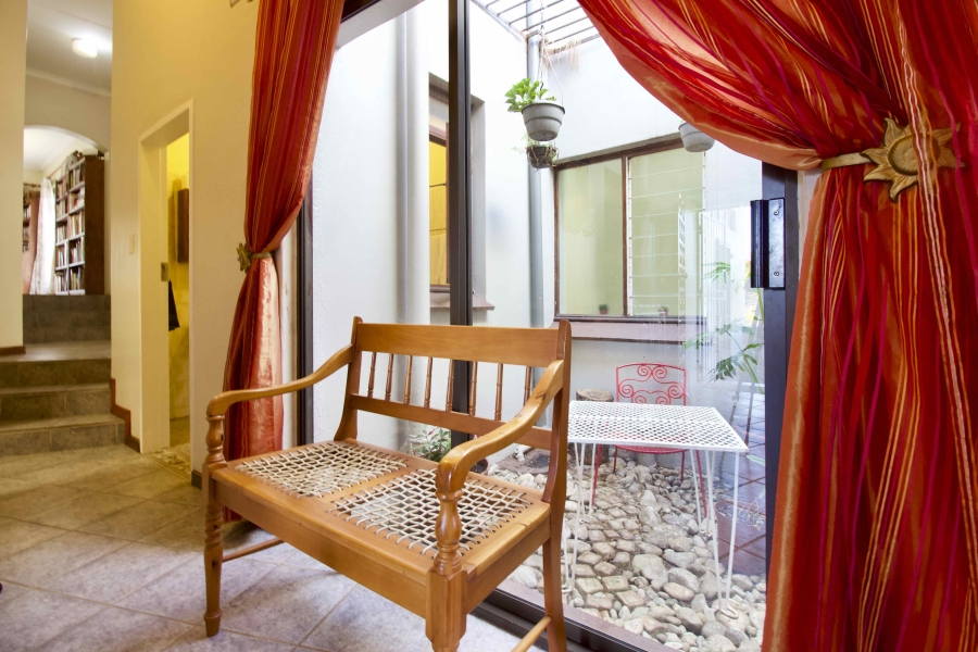 3 Bedroom Property for Sale in Die Hoewes Gauteng