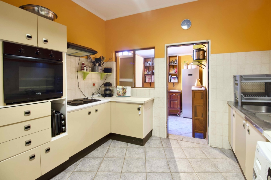 3 Bedroom Property for Sale in Die Hoewes Gauteng