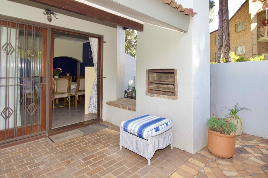 3 Bedroom Property for Sale in Die Hoewes Gauteng