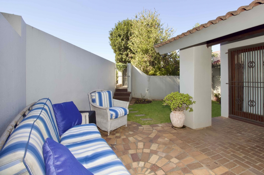 3 Bedroom Property for Sale in Die Hoewes Gauteng