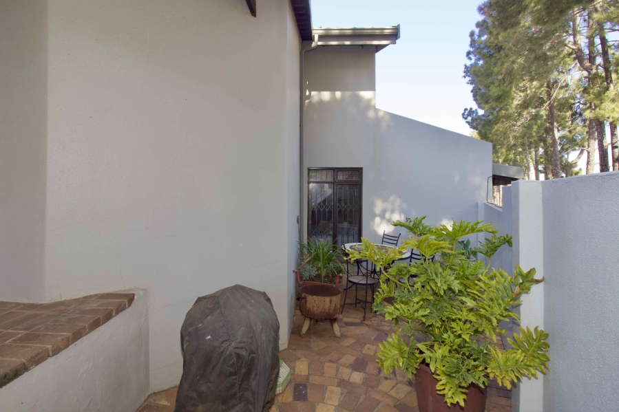 3 Bedroom Property for Sale in Die Hoewes Gauteng