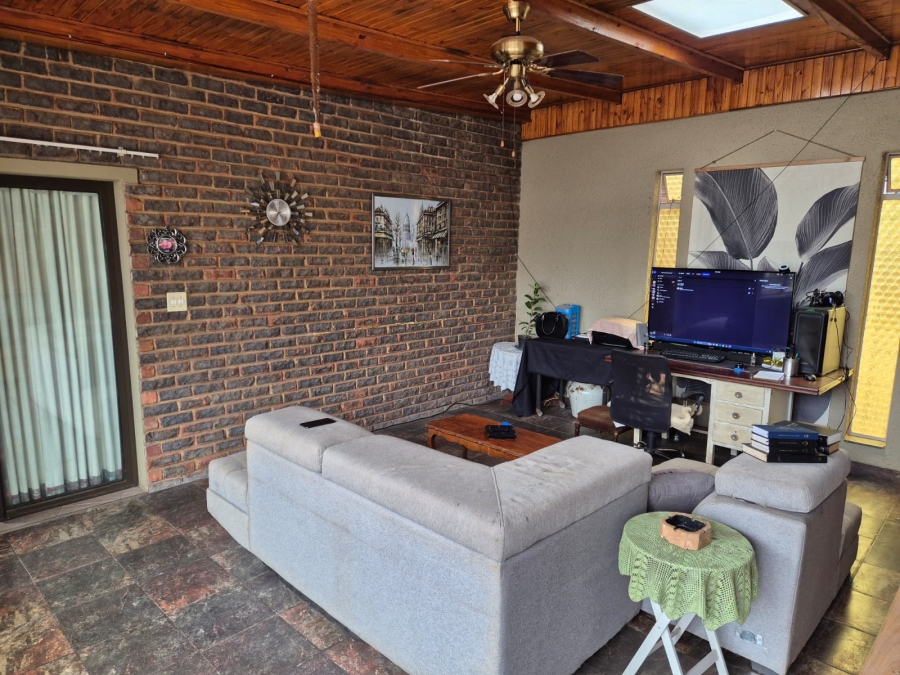 4 Bedroom Property for Sale in Wierda Park Gauteng