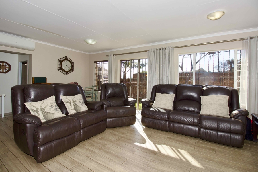 3 Bedroom Property for Sale in Eldoraigne Gauteng