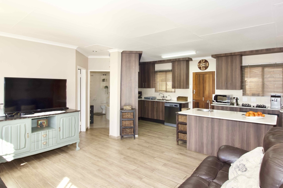 3 Bedroom Property for Sale in Eldoraigne Gauteng