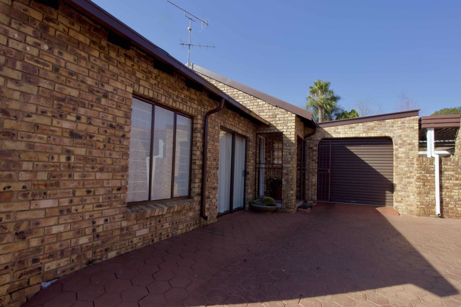 3 Bedroom Property for Sale in Eldoraigne Gauteng