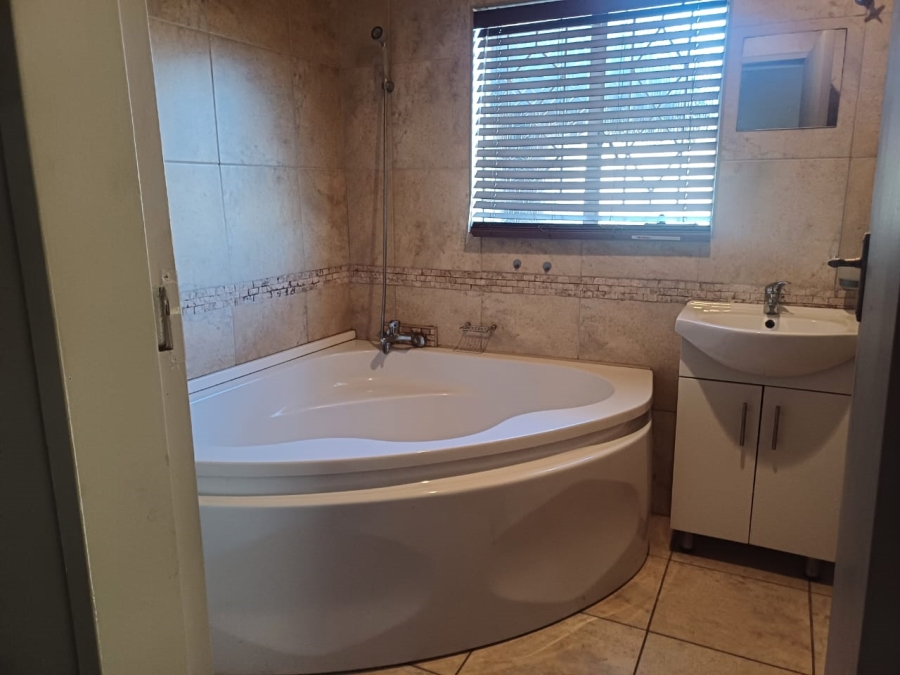 4 Bedroom Property for Sale in Arcon Park Gauteng