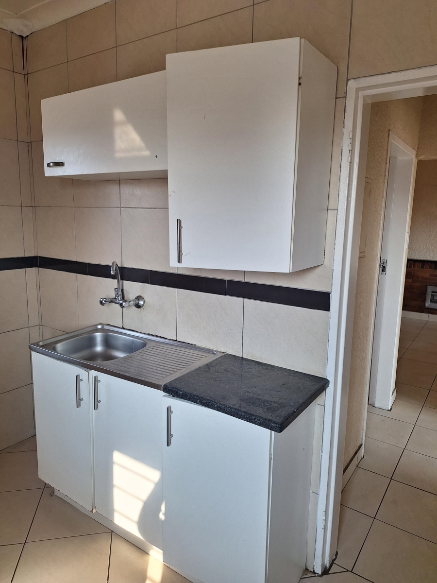 To Let 2 Bedroom Property for Rent in Regents Park Gauteng