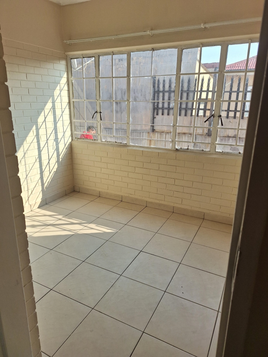 To Let 2 Bedroom Property for Rent in Regents Park Gauteng