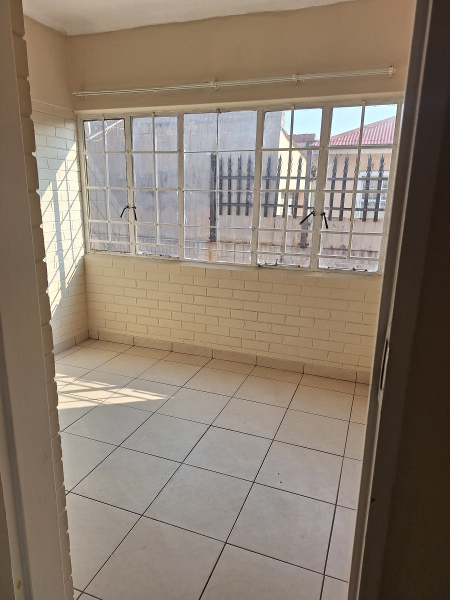 To Let 2 Bedroom Property for Rent in Regents Park Gauteng