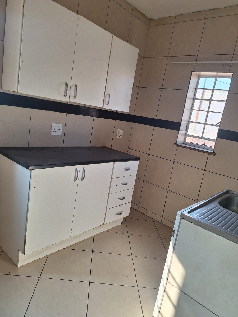 To Let 2 Bedroom Property for Rent in Regents Park Gauteng
