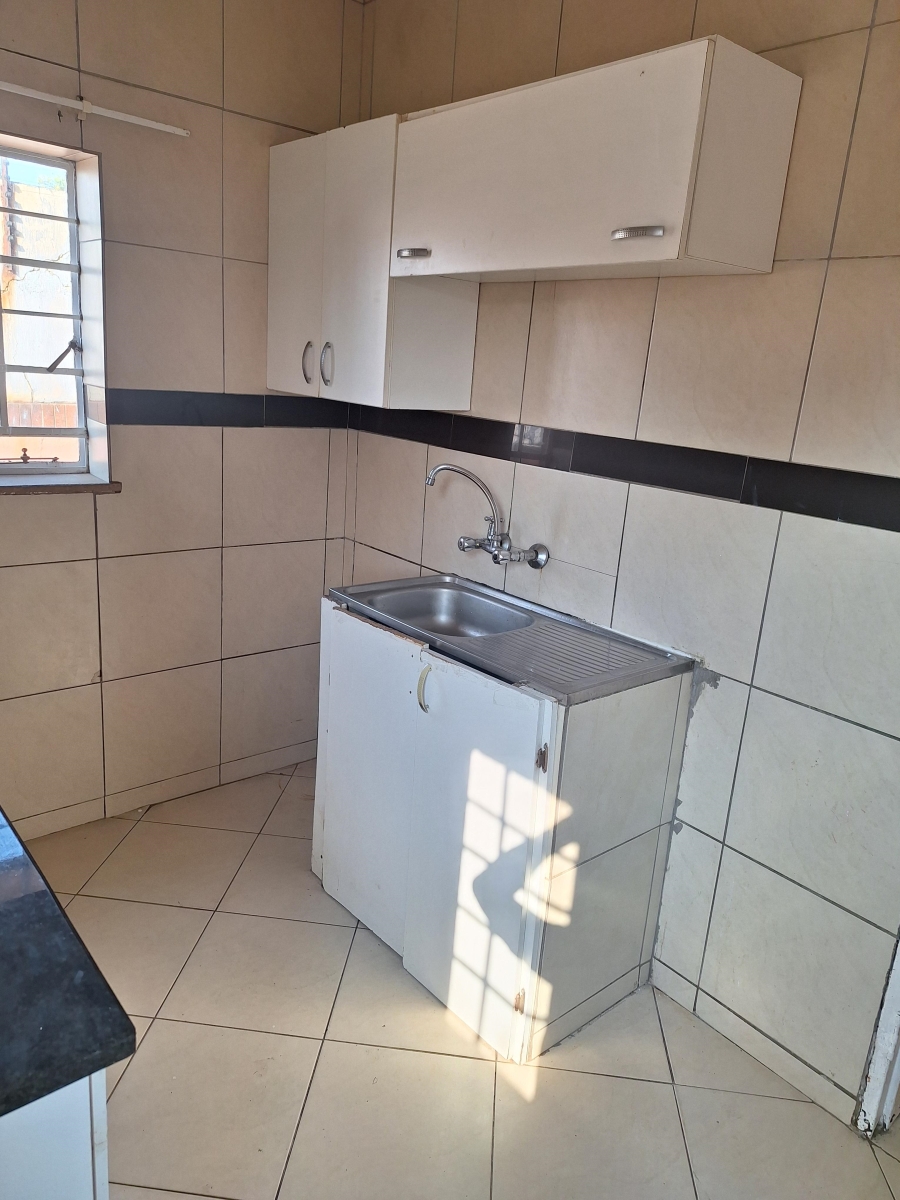 To Let 2 Bedroom Property for Rent in Regents Park Gauteng