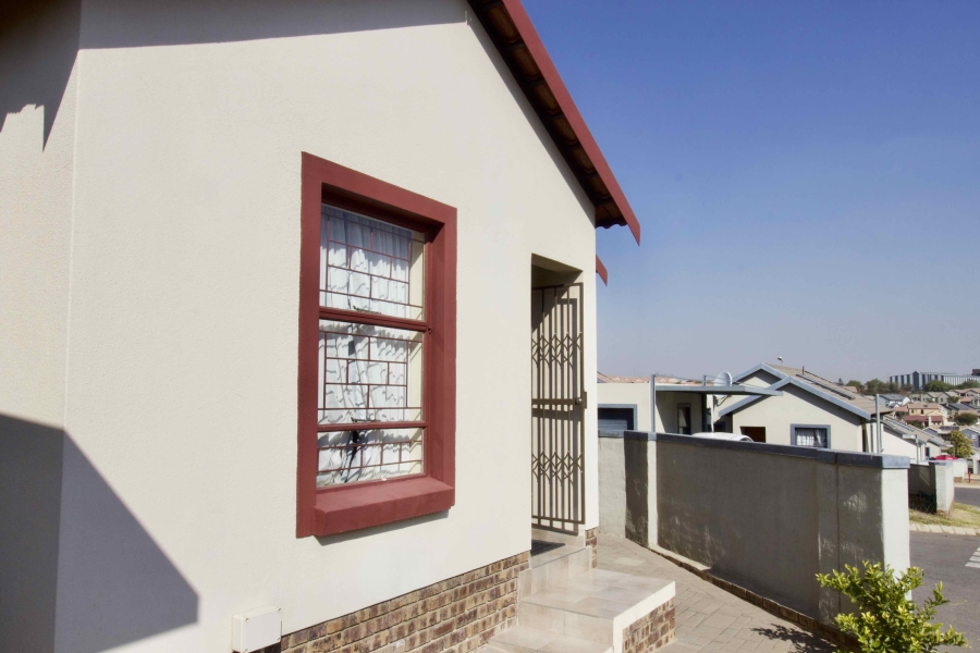 2 Bedroom Property for Sale in Kosmosdal Gauteng