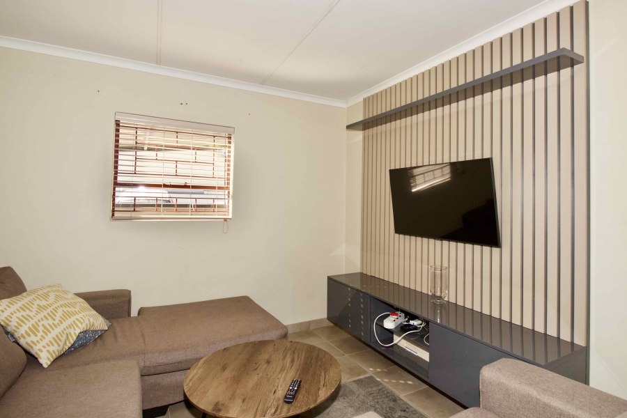 2 Bedroom Property for Sale in Kosmosdal Gauteng
